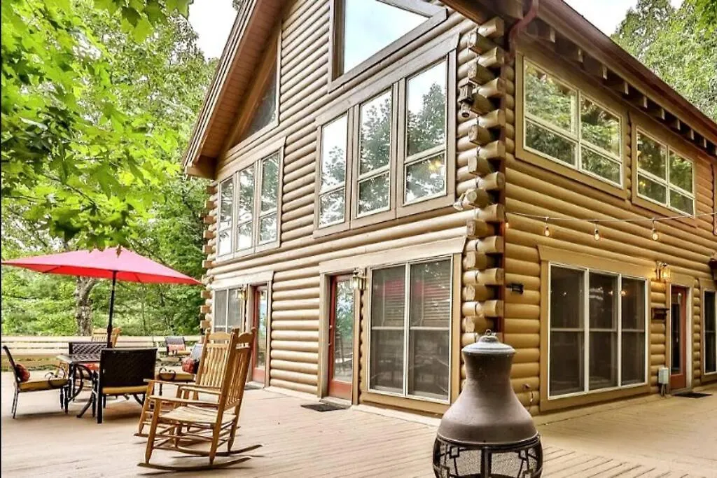 Holiday home Bliss- Spacious Cabin, Pets, Hot Tub! *