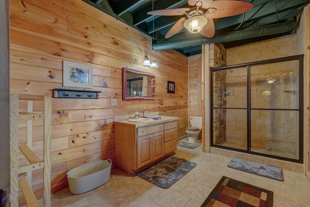 Bliss- Spacious Cabin, Pets, Hot Tub! Holiday home *