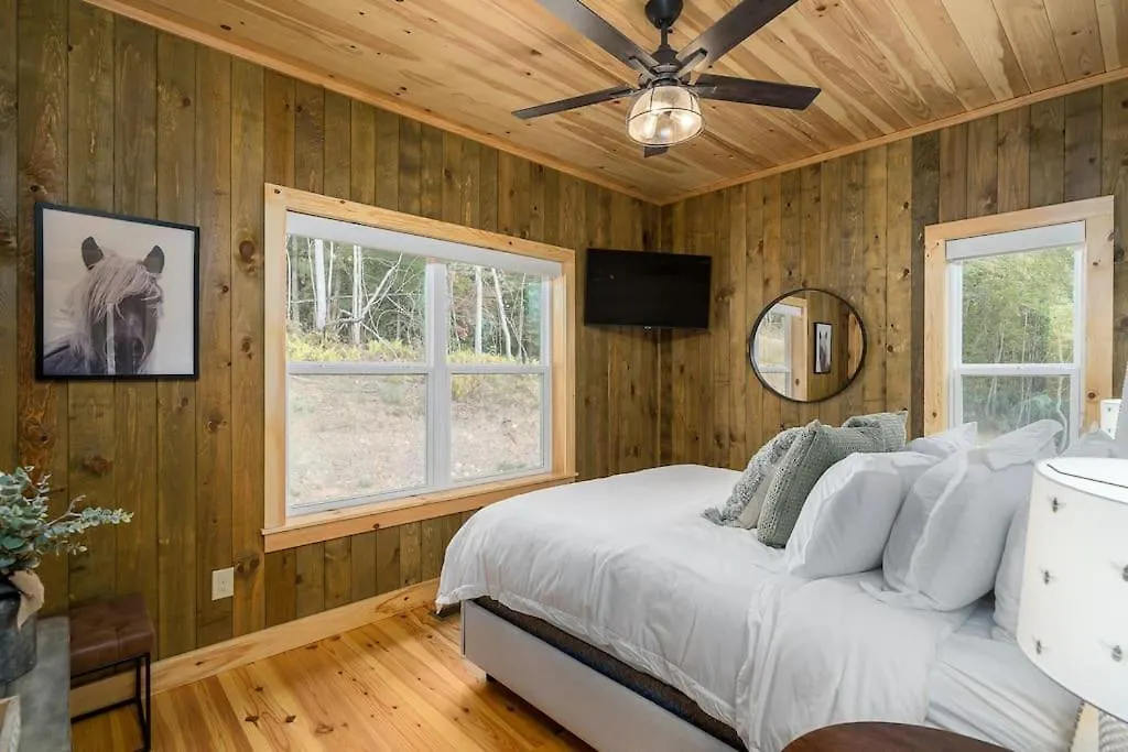 The Llaguna - New Cabin, Sleeps 10, Fire Pit, Hot Tub, In , Ga * Blue Ridge