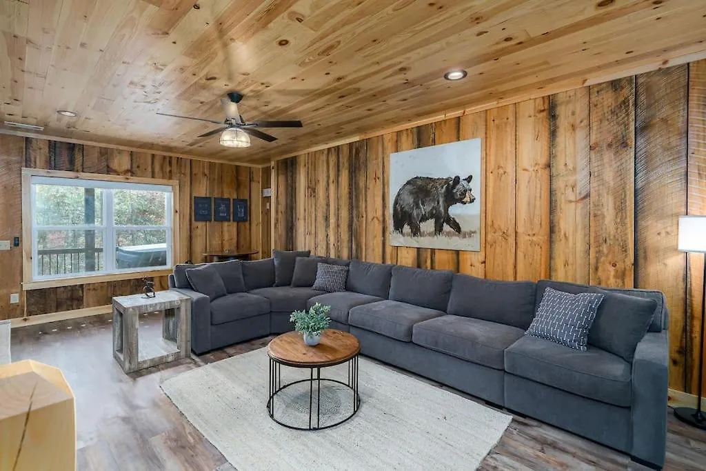The Llaguna - New Cabin, Sleeps 10, Fire Pit, Hot Tub, In , Ga