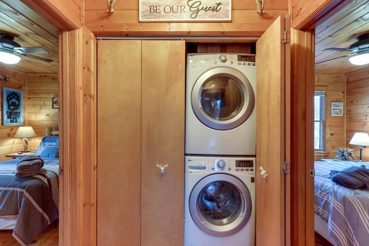Cozy In The Woods With Hot Tub! Holiday home