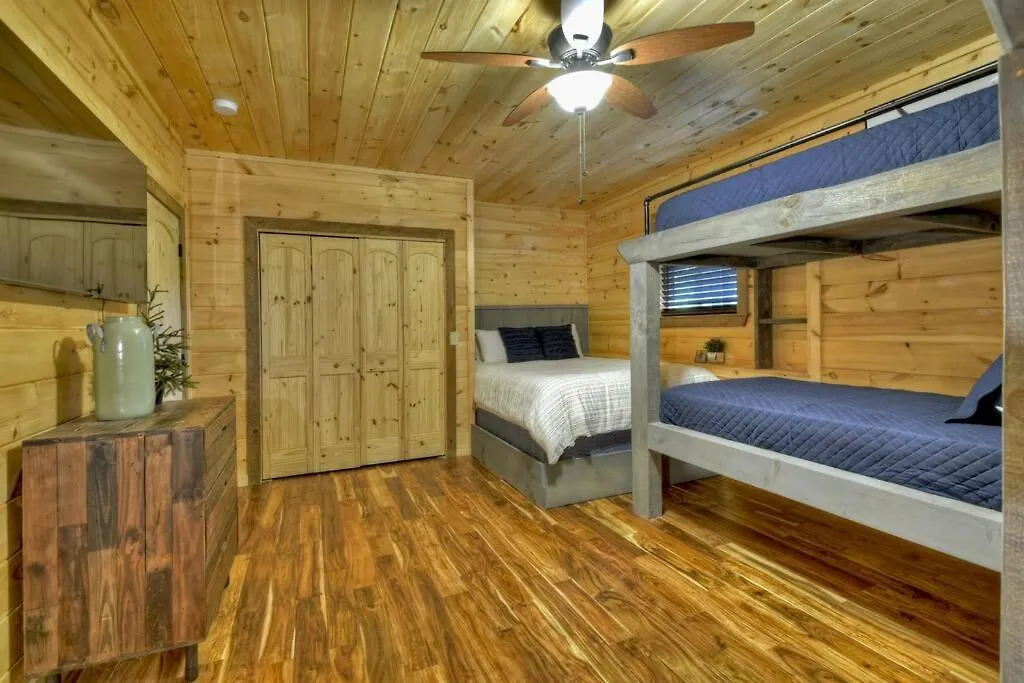 Seven's Heaven W Stunning 5 Star View & Hot Tub