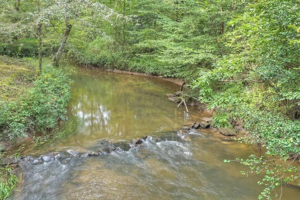Family Friendly On A Creek With Large Yard
