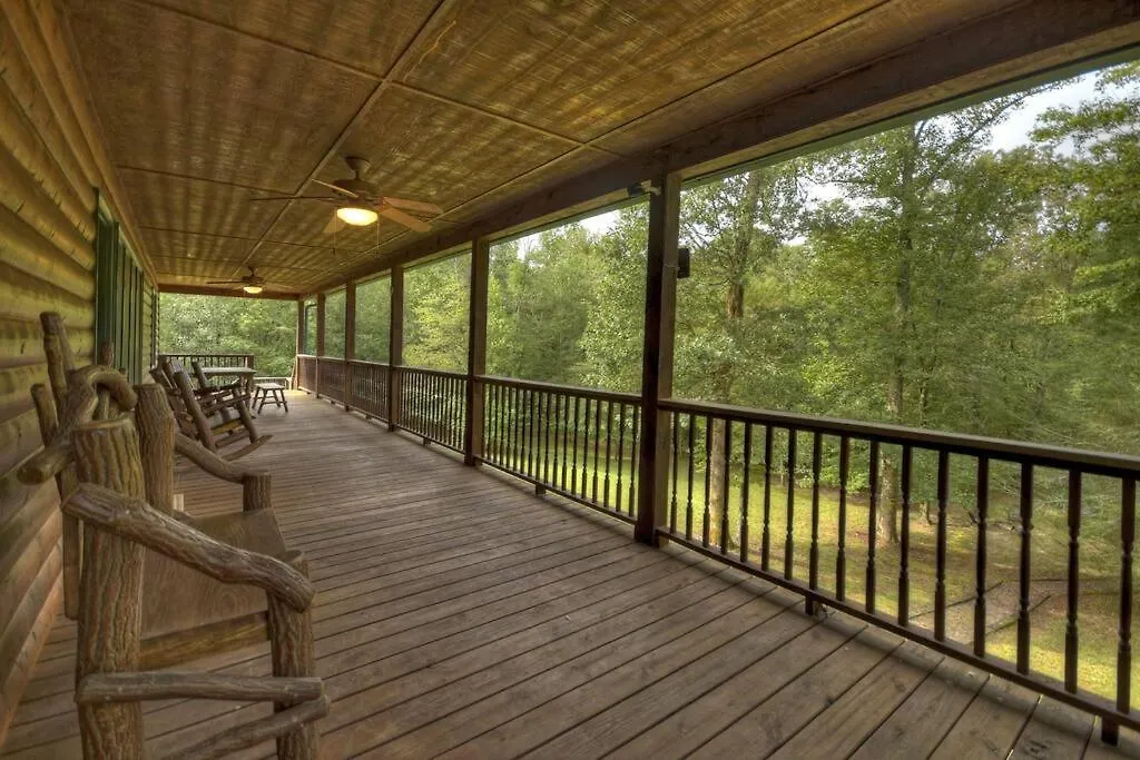 Holiday home Family Friendly On A Creek With Large Yard *