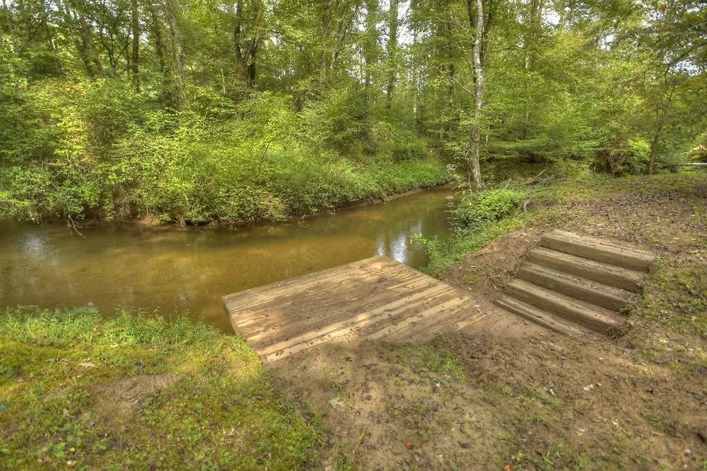 Family Friendly On A Creek With Large Yard