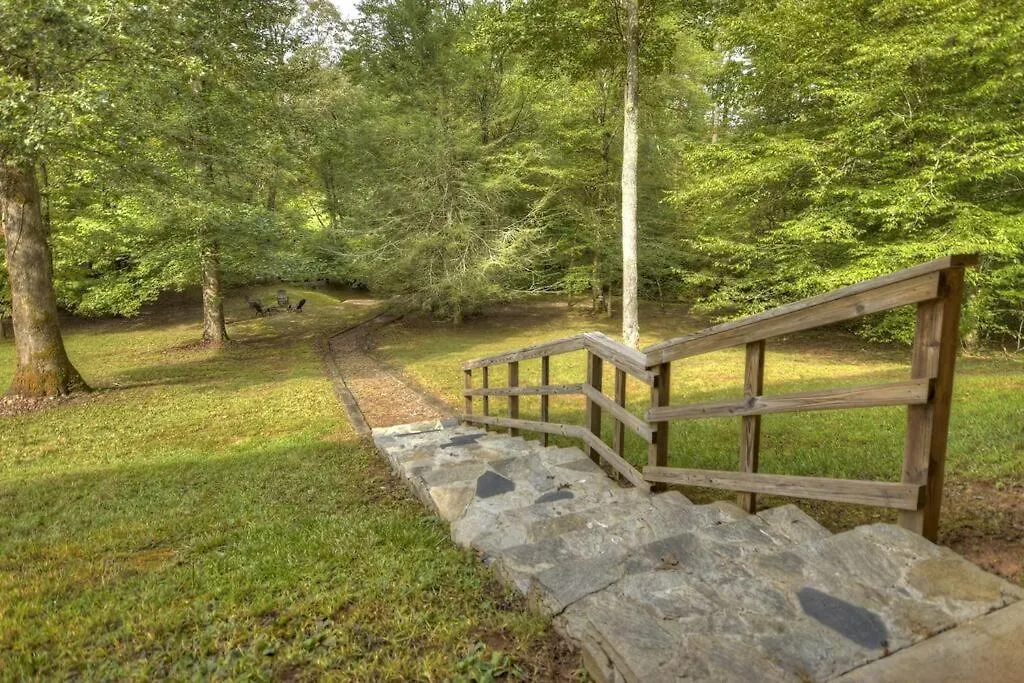 Family Friendly On A Creek With Large Yard