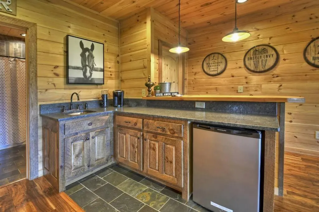 Seven's Heaven W Stunning 5 Star View & Hot Tub *