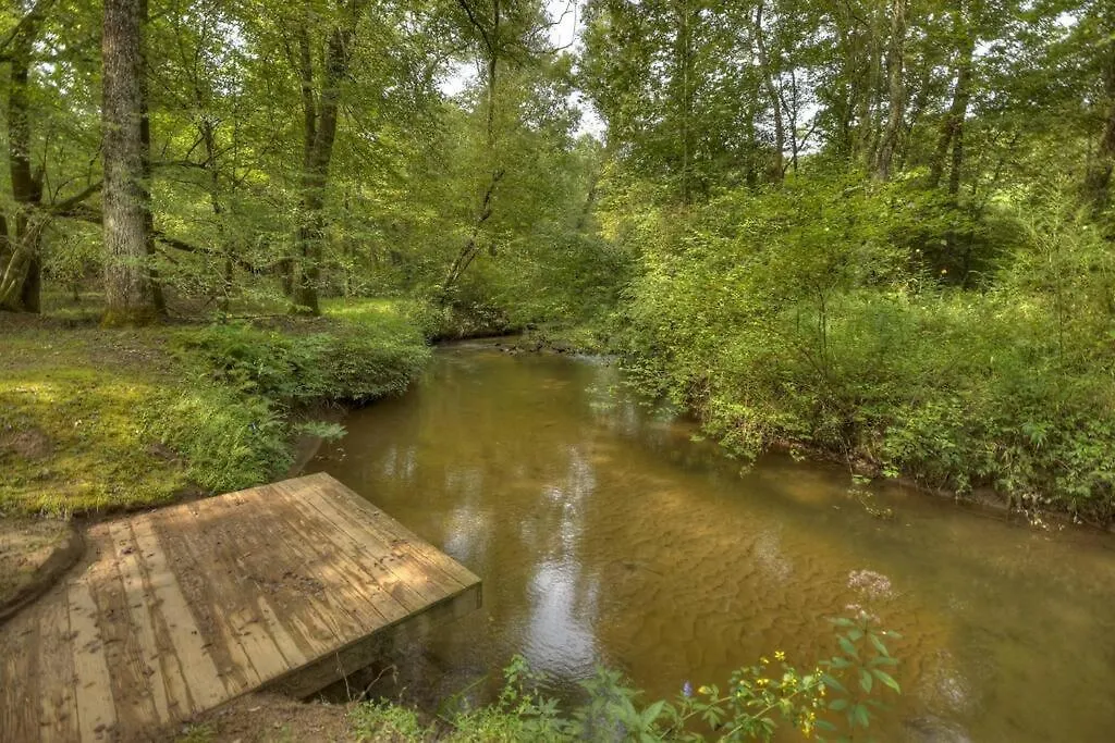 Family Friendly On A Creek With Large Yard *