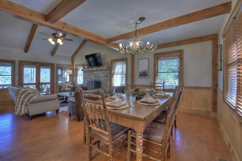 Majestic Mountain Retreat With Hot Tub & Mtn Views Holiday home Blue Ridge
