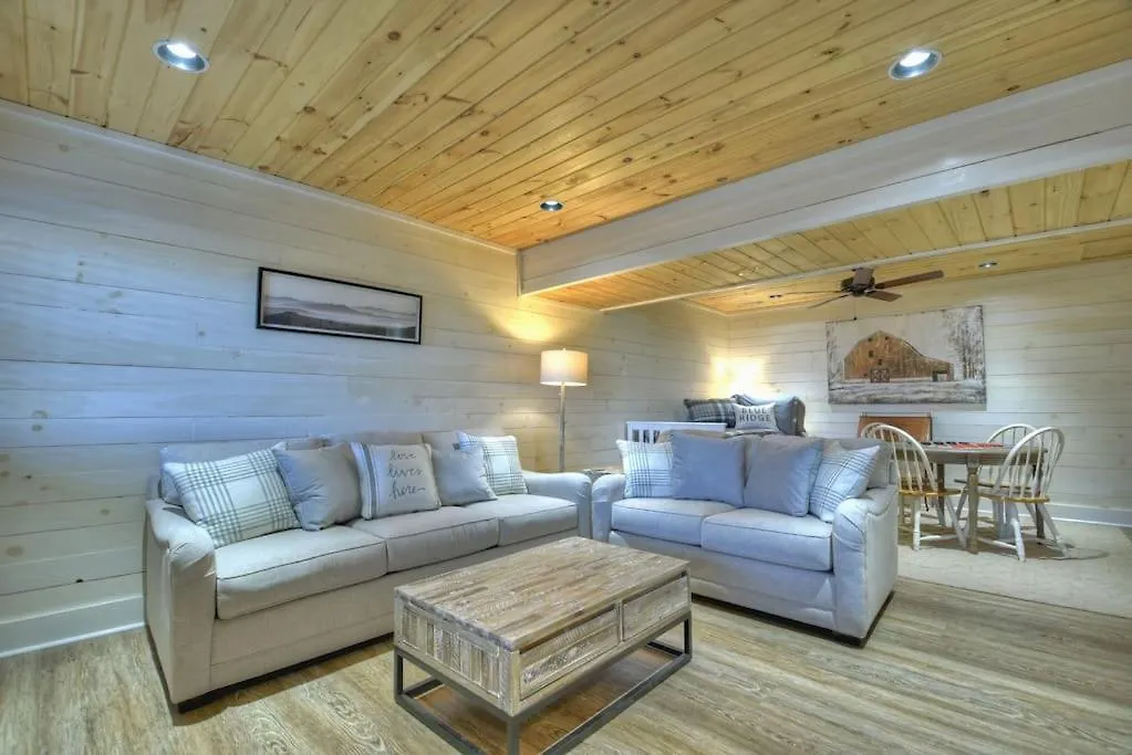 Holiday home Majestic Mountain Retreat With Hot Tub & Mtn Views Blue Ridge