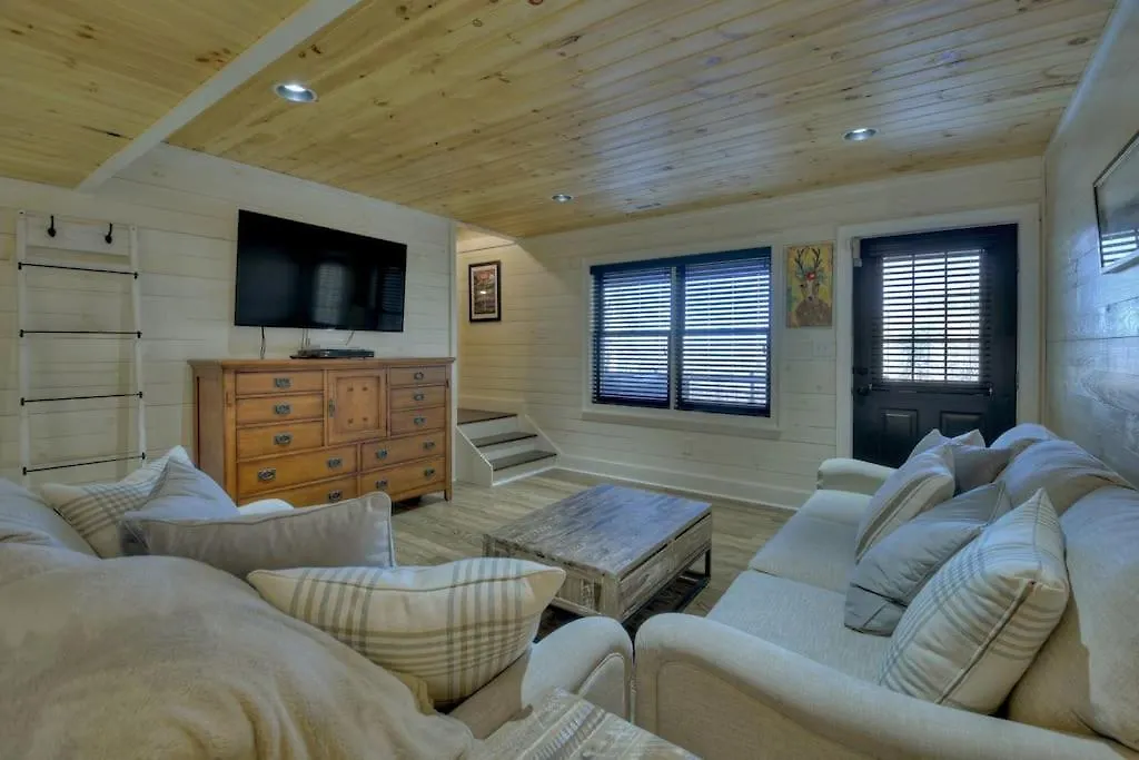 Majestic Mountain Retreat With Hot Tub & Mtn Views *