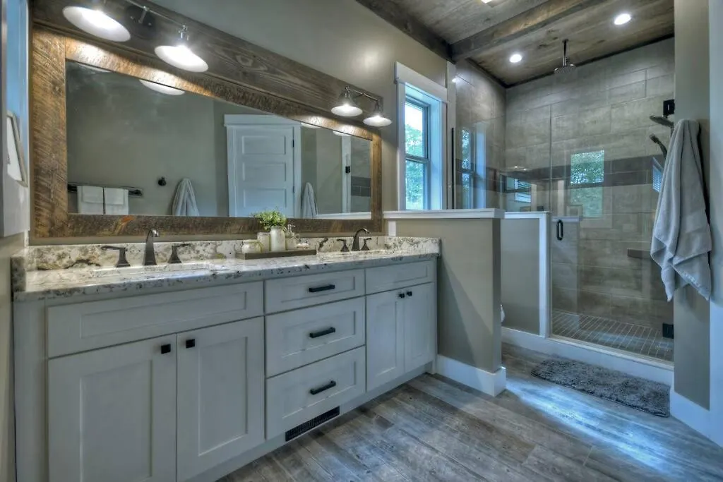 Awhile - Large Luxury Less Than 5 Minutes From Dwntown Br Holiday home *