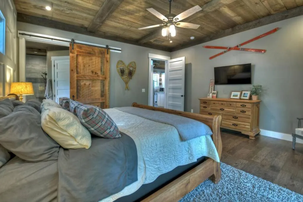Awhile - Large Luxury Less Than 5 Minutes From Dwntown Br Holiday home Blue Ridge