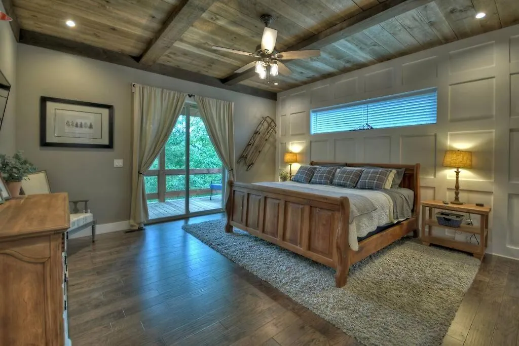 Awhile - Large Luxury Less Than 5 Minutes From Dwntown Br Holiday home