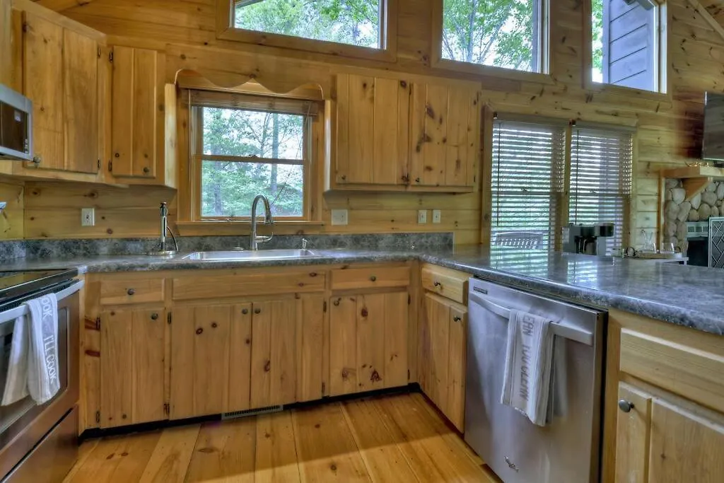 Dog Friendly & Mountain Views Hot Tub *
