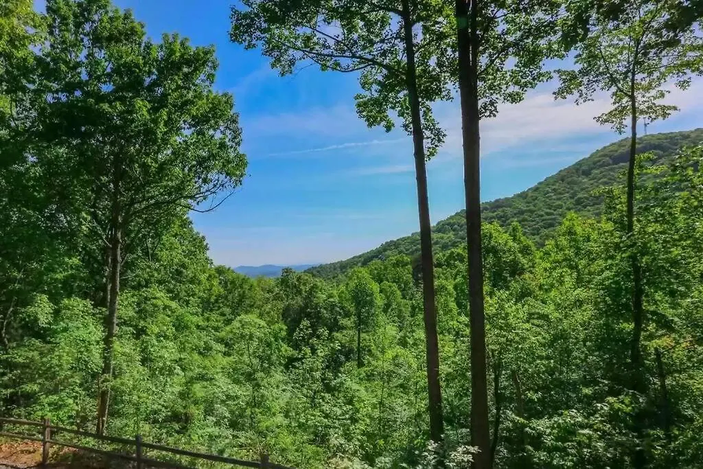 Majestic Mountain Retreat With Hot Tub & Mtn Views Holiday home *
