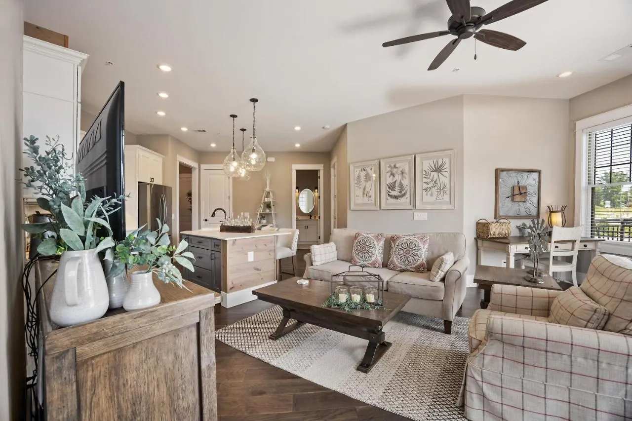 Apartment Beautiful Downtown - Balcony - Amazing Views - Loaded Kitchen - Stainless Steel Appliances - Board Games &