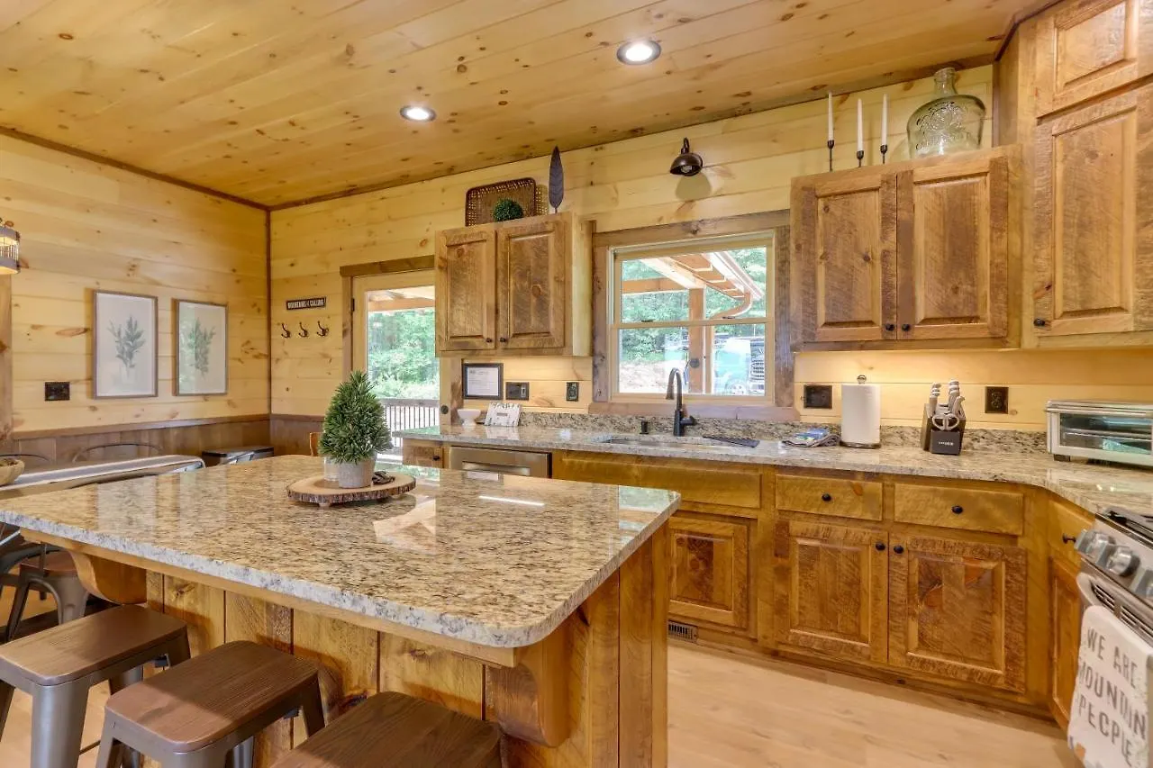 Holiday home Vacation With Deck And Game Room! *