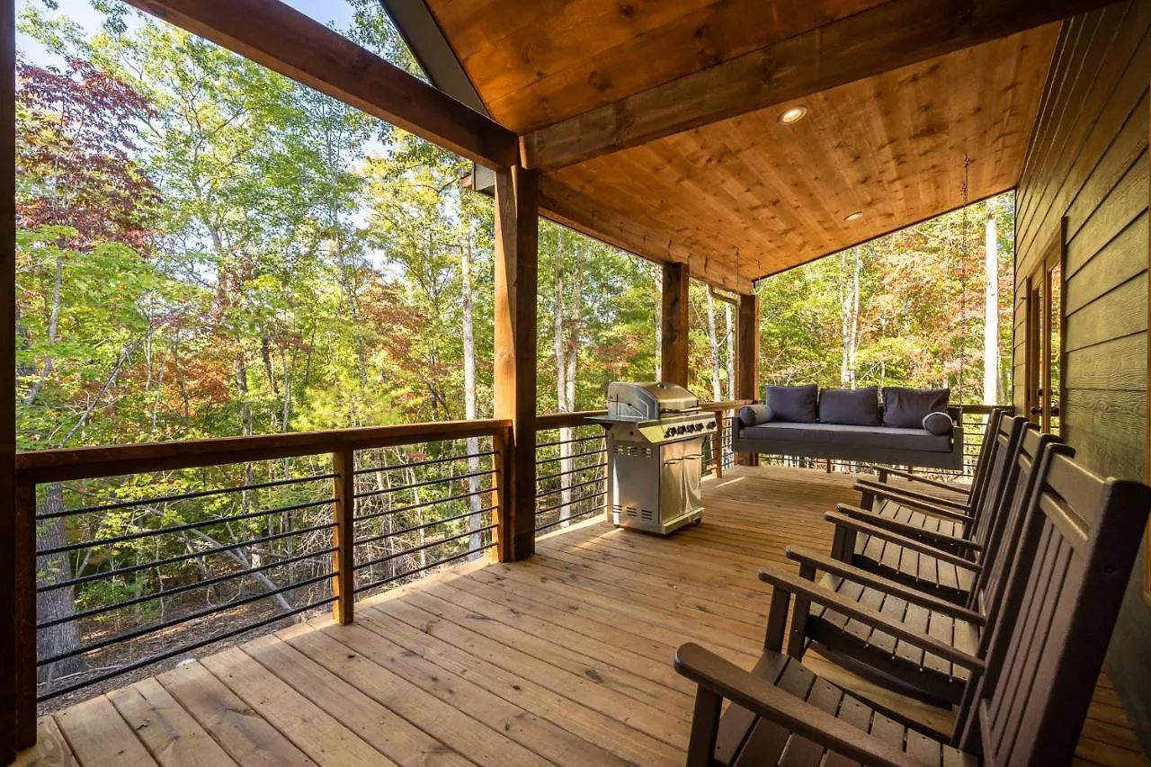 Peaceful Luxury Cabin, Hot Tub, Games, 3 Fireplaces Holiday home *