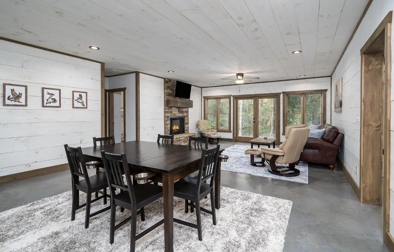 Peaceful Luxury Cabin, Hot Tub, Games, 3 Fireplaces Blue Ridge