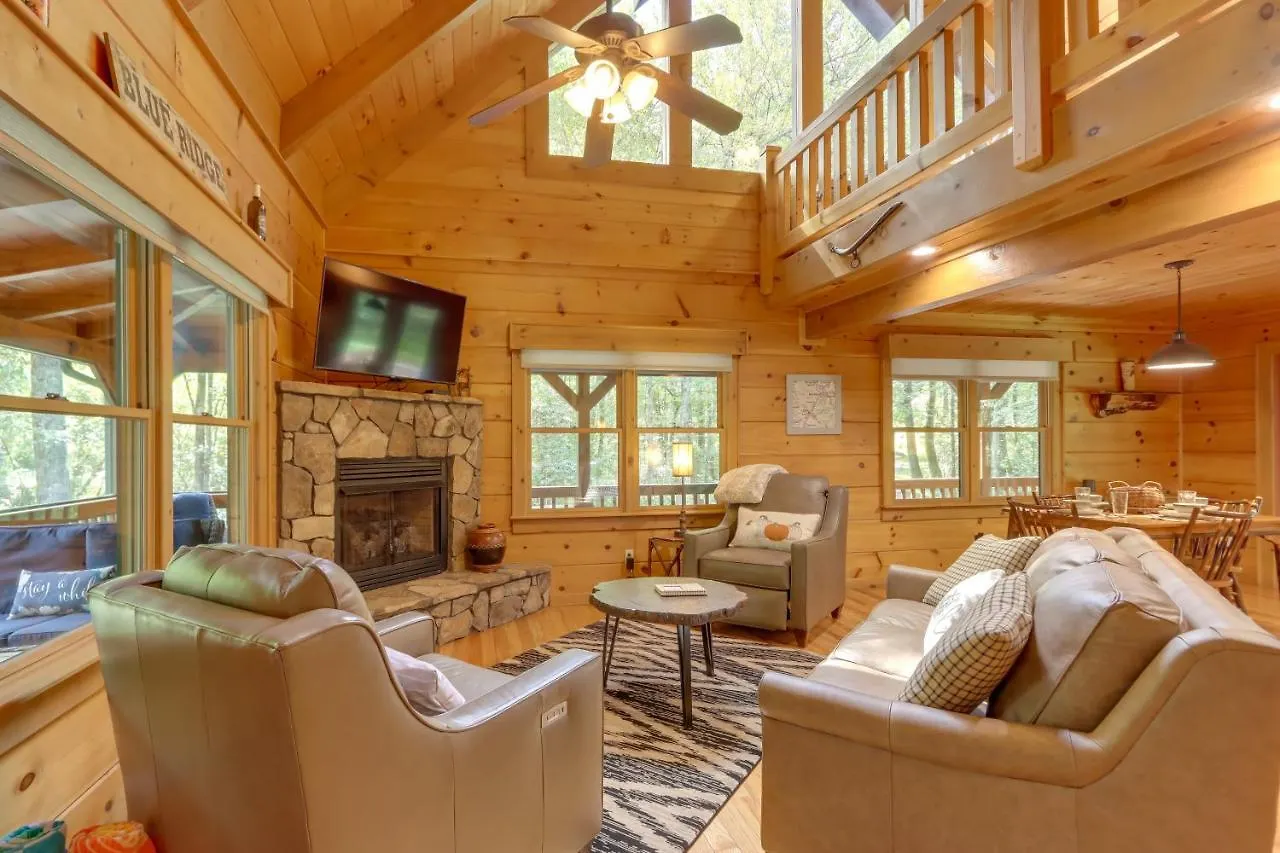 Casa vacanze With Hot Tub And Creek Access!