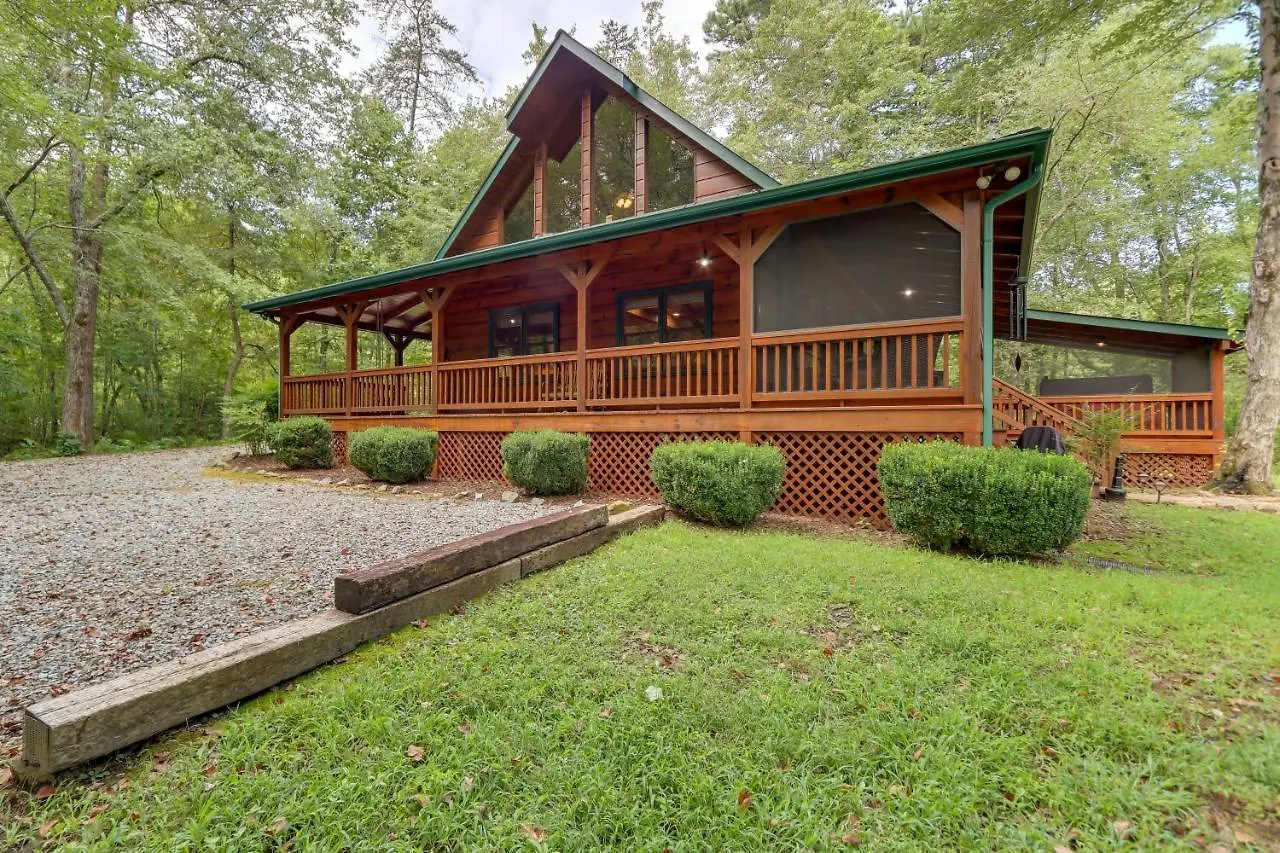 With Hot Tub And Creek Access!