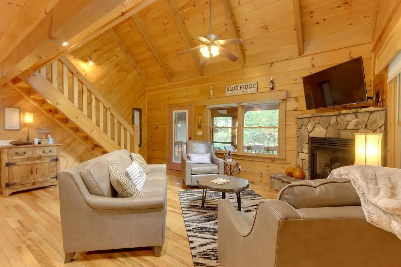Casa vacanze With Hot Tub And Creek Access!