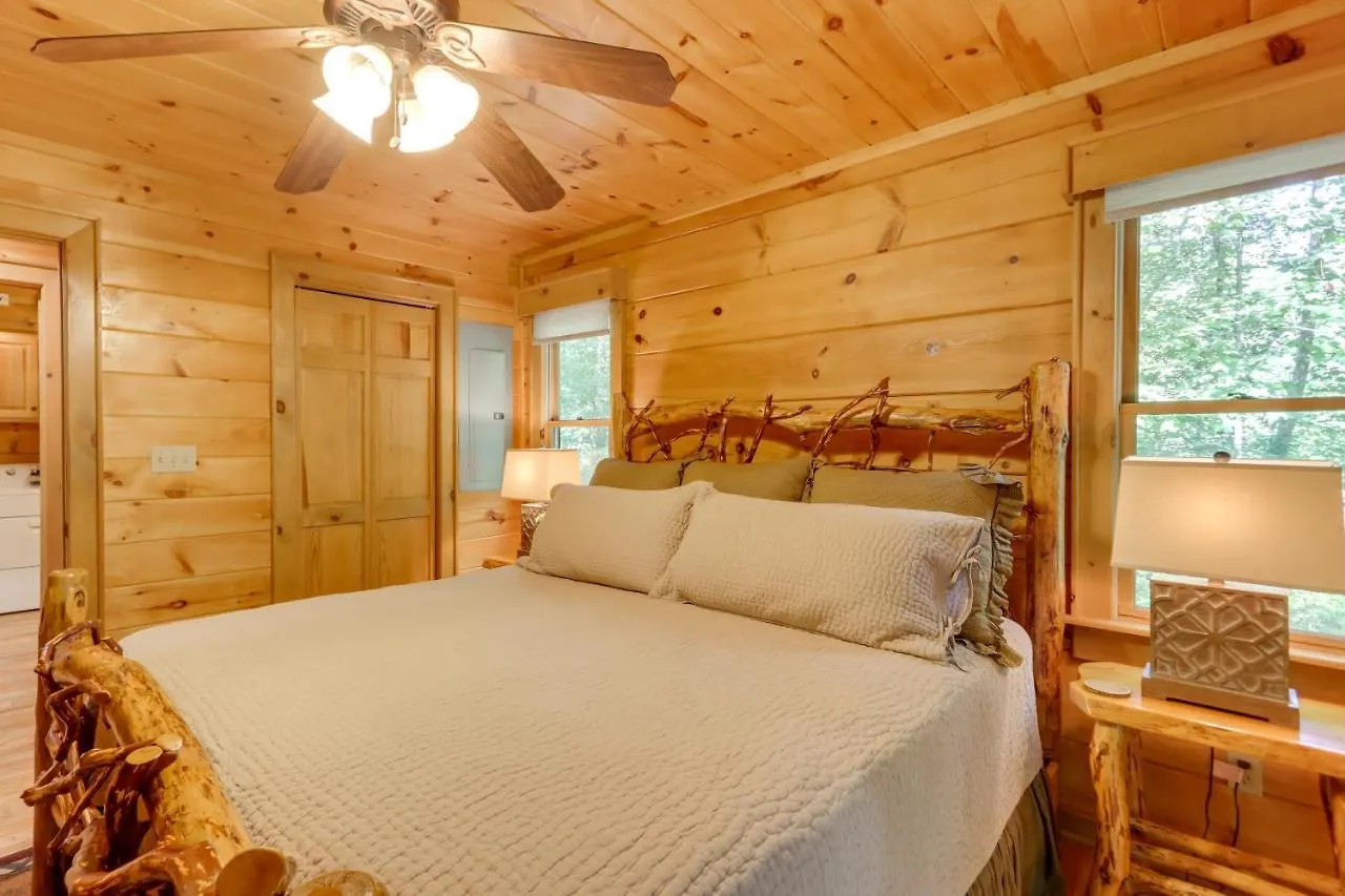 With Hot Tub And Creek Access! *
