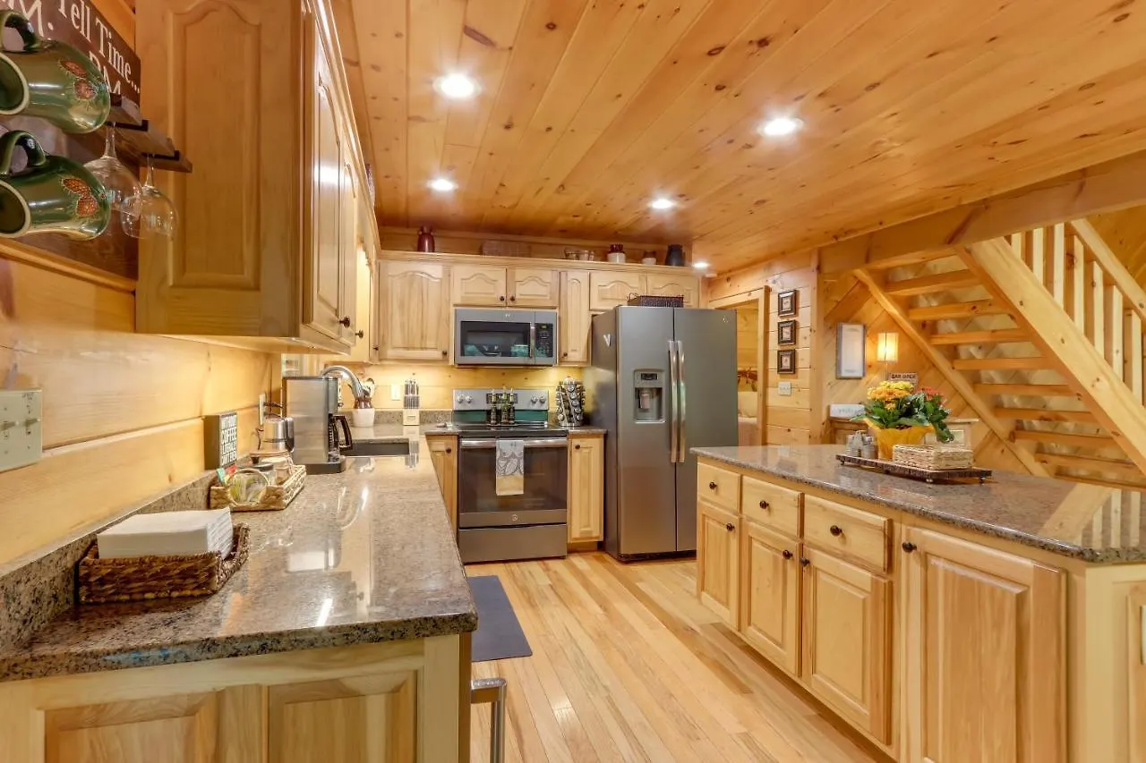 With Hot Tub And Creek Access! * Blue Ridge