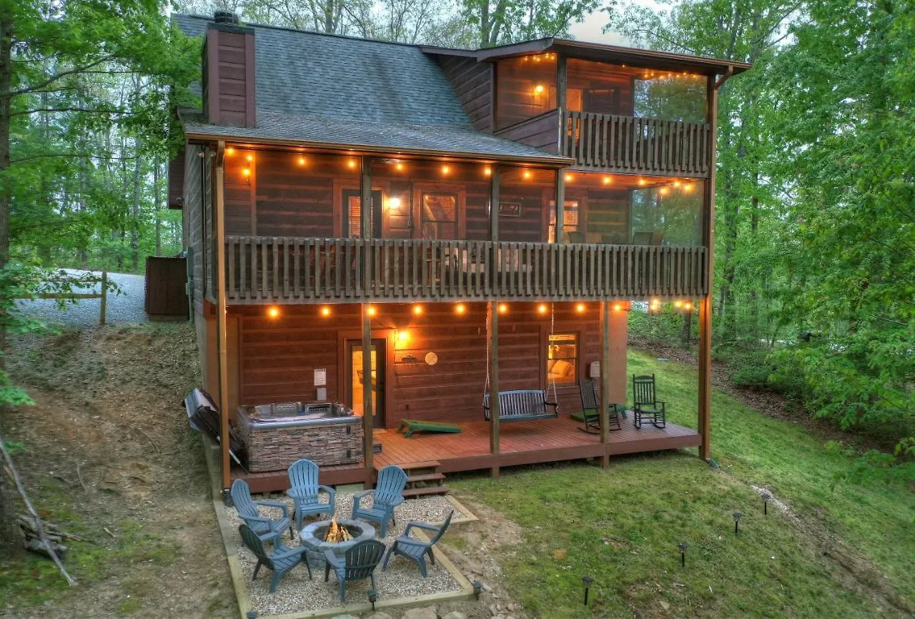 Enjoyable With Game & Hot Tub & Firepit Holiday home