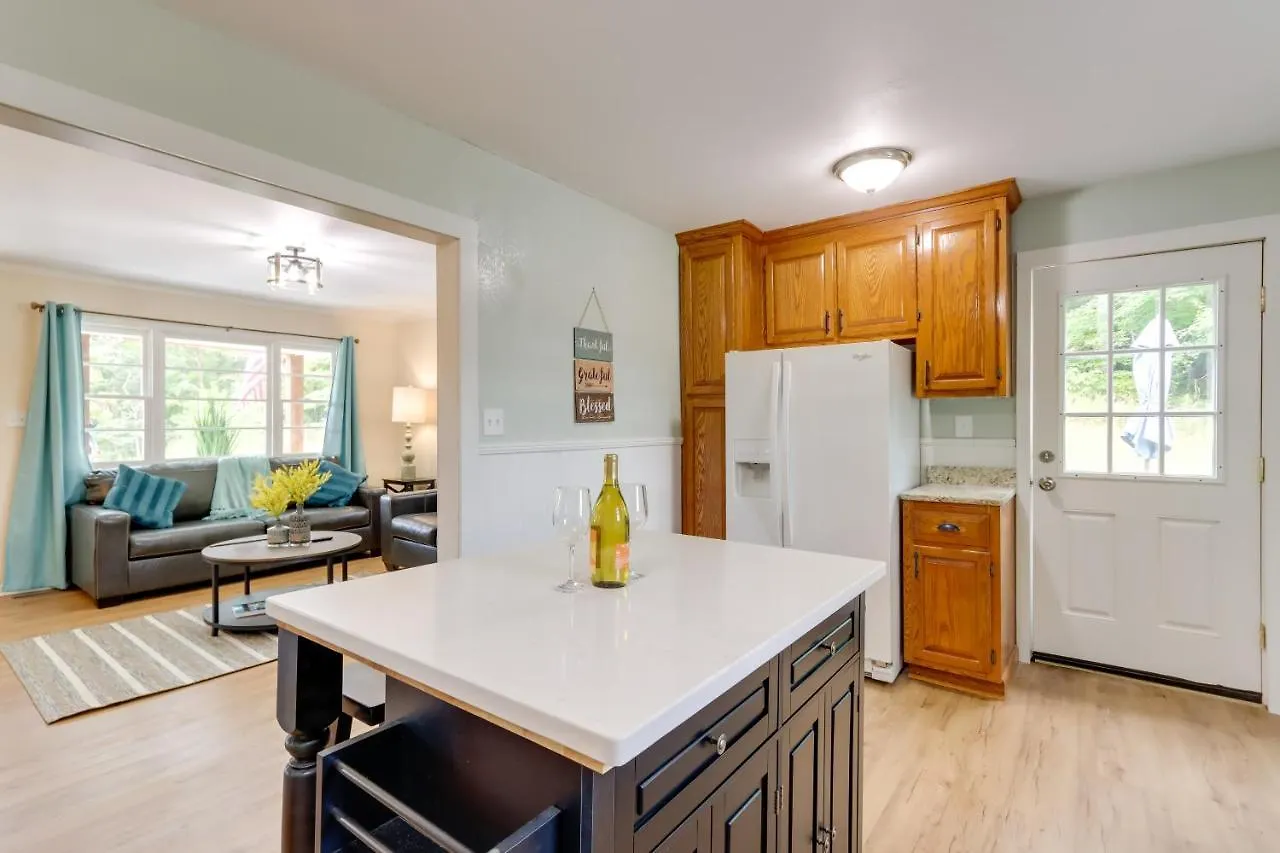 Holiday home The Sunrise With Hot Tub, 3 Mi To Downtown *