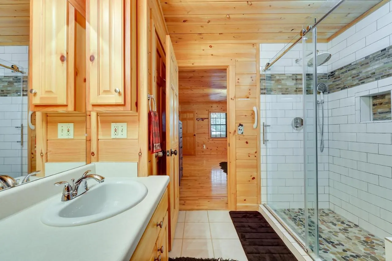 Holiday home Cozy With Hot Tub And Game Room! Blue Ridge