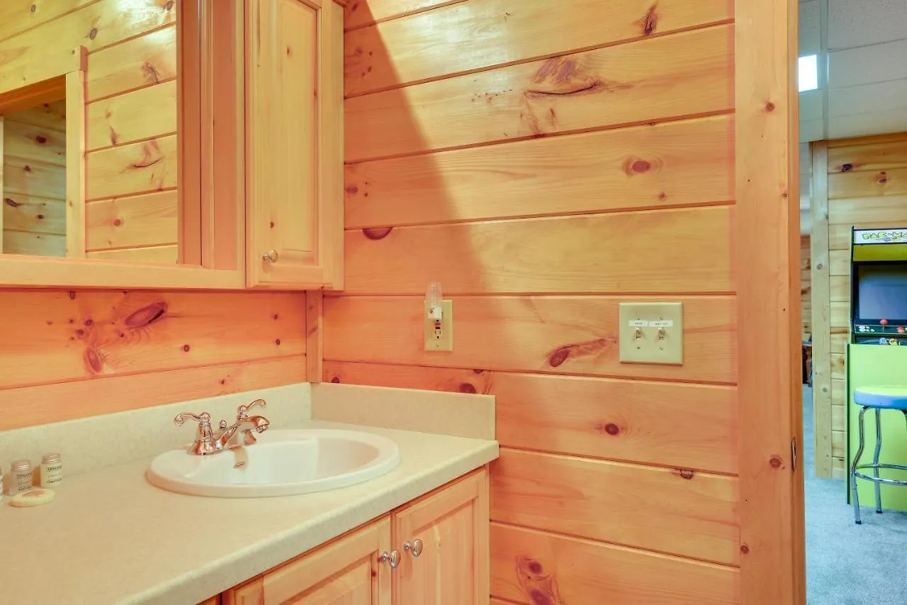 Cozy With Hot Tub And Game Room! *