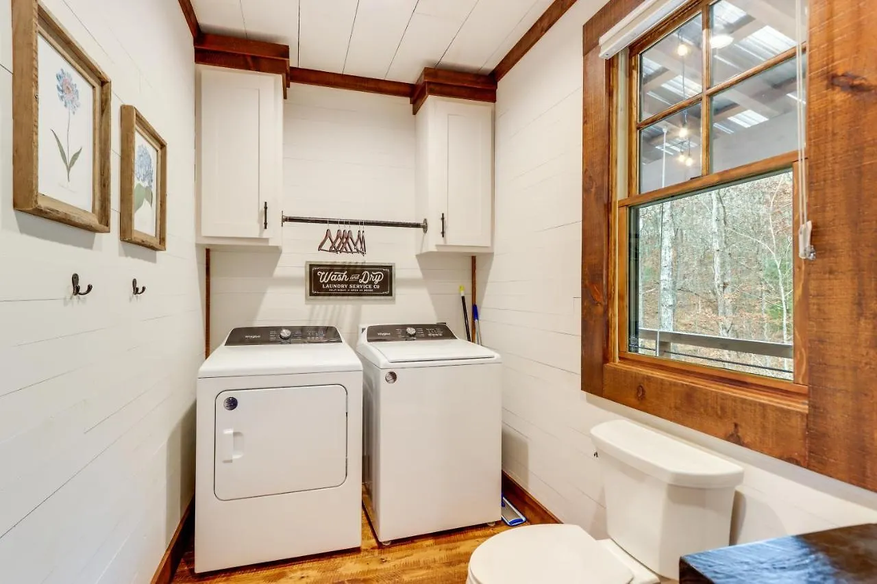 Spacious With Hot Tub And Fire Pit! Holiday home Blue Ridge