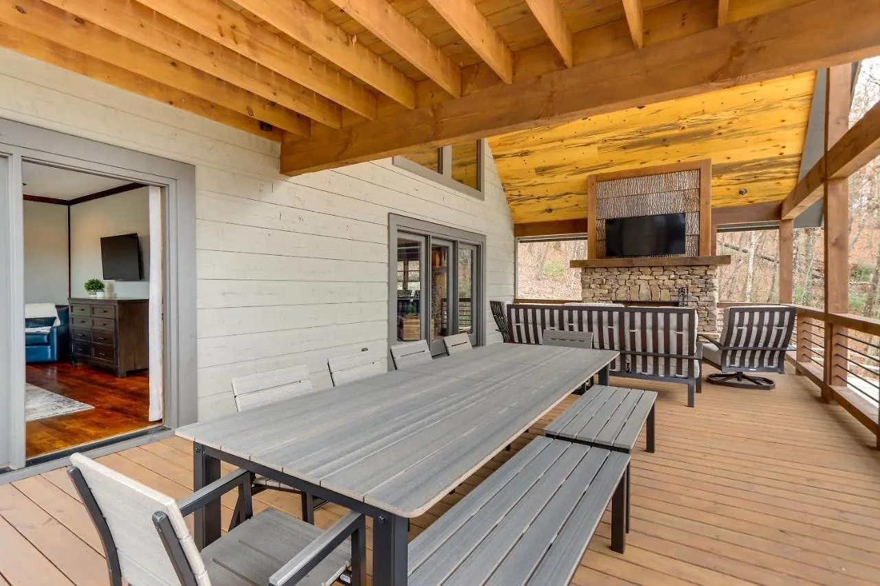 Spacious With Hot Tub And Fire Pit! Holiday home