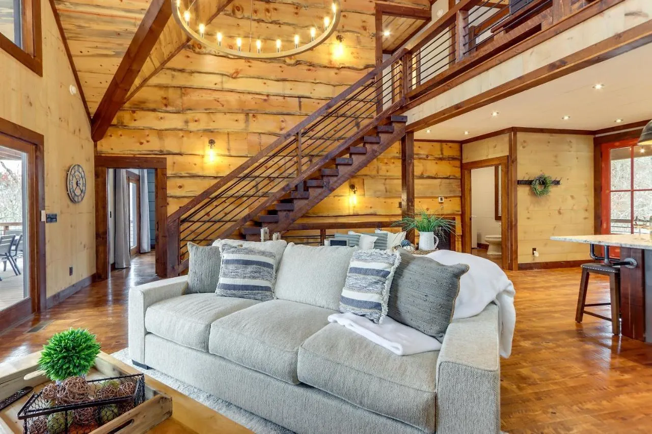 Spacious With Hot Tub And Fire Pit! Holiday home Blue Ridge