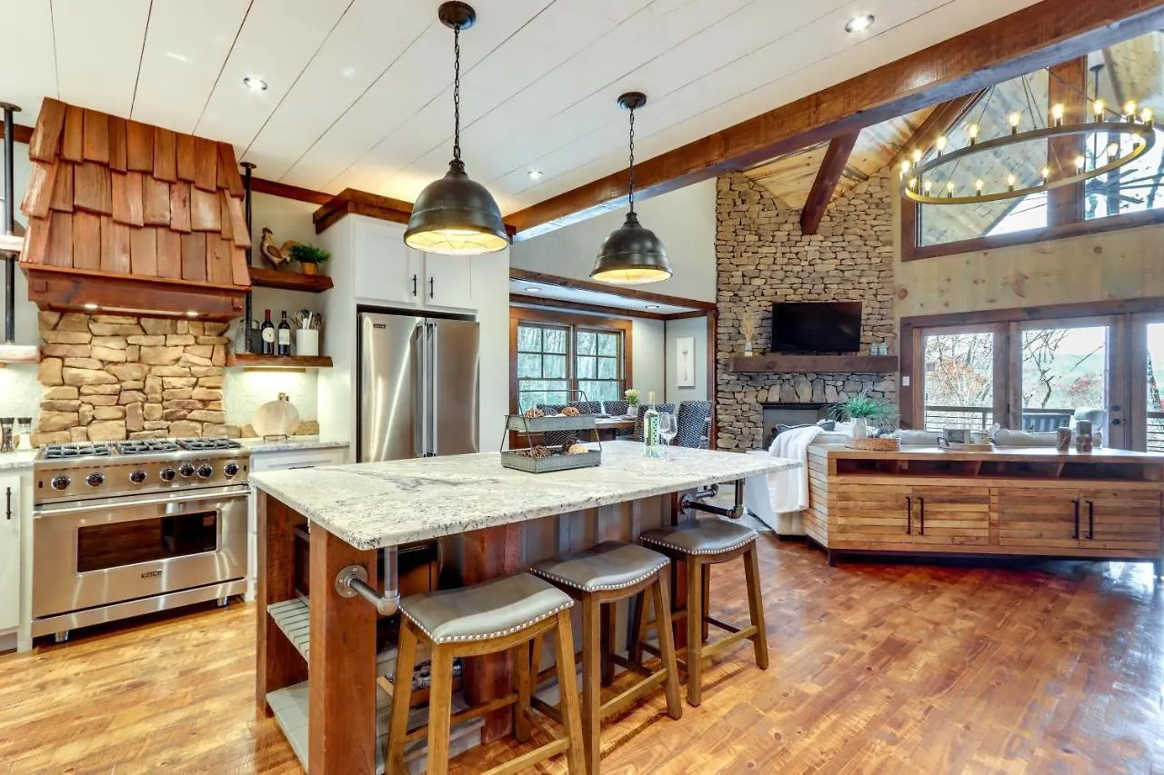 Holiday home Spacious With Hot Tub And Fire Pit! *