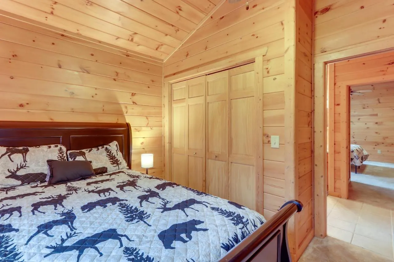 With Hot Tub, 5 Mi To Downtown! Holiday home *