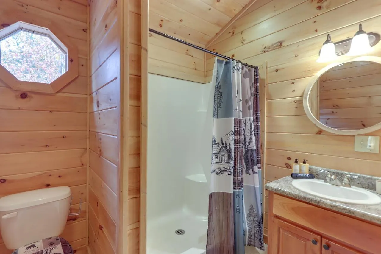 Holiday home With Hot Tub, 5 Mi To Downtown!
