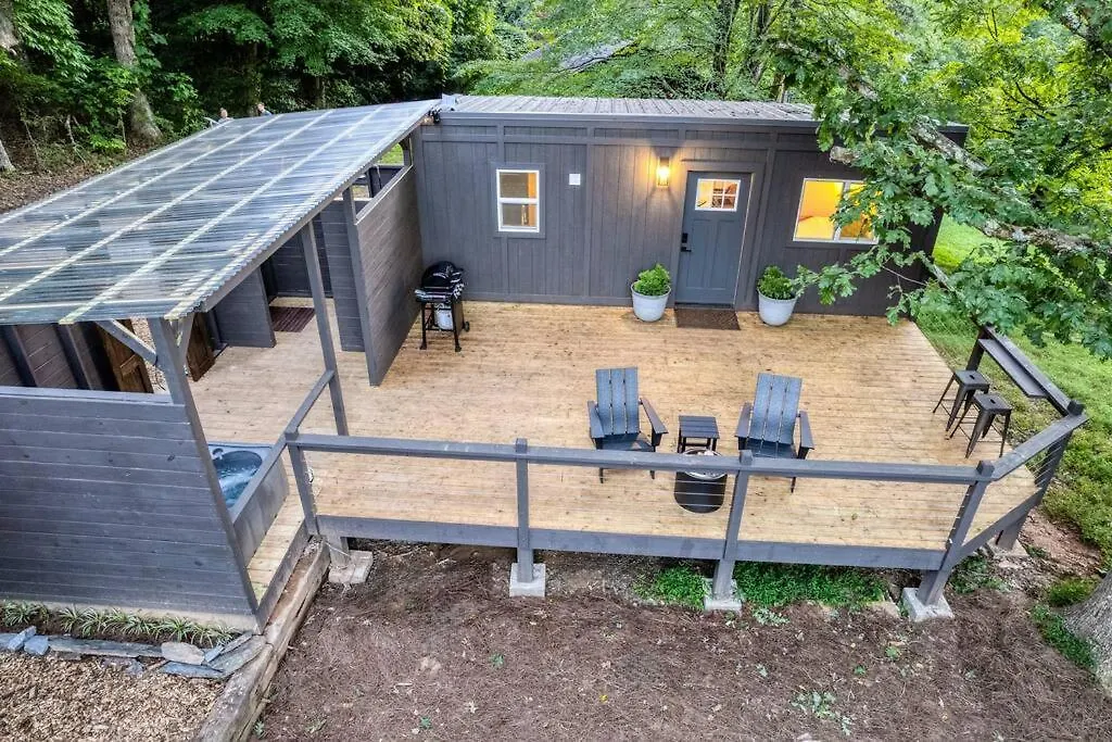 Couples Retreat: King Bed:hot Tub:firepit & Holiday home
