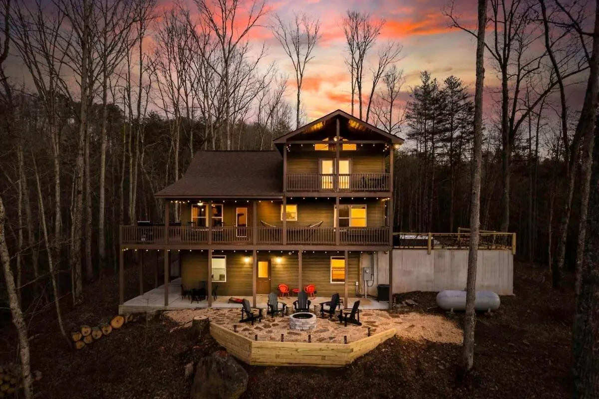 7 Min To Dt Blue Ridge~hot Tub~fire Pit~sleeps 12 Holiday home Blue Ridge