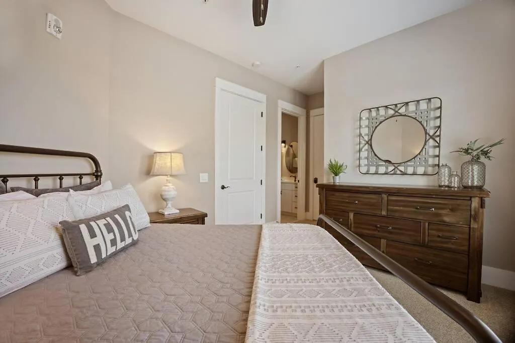 Luxury By Bk - Walk To Everything - Spacious Balcony - Amazing Downtown Views - 2 Bedrooms Blue Ridge