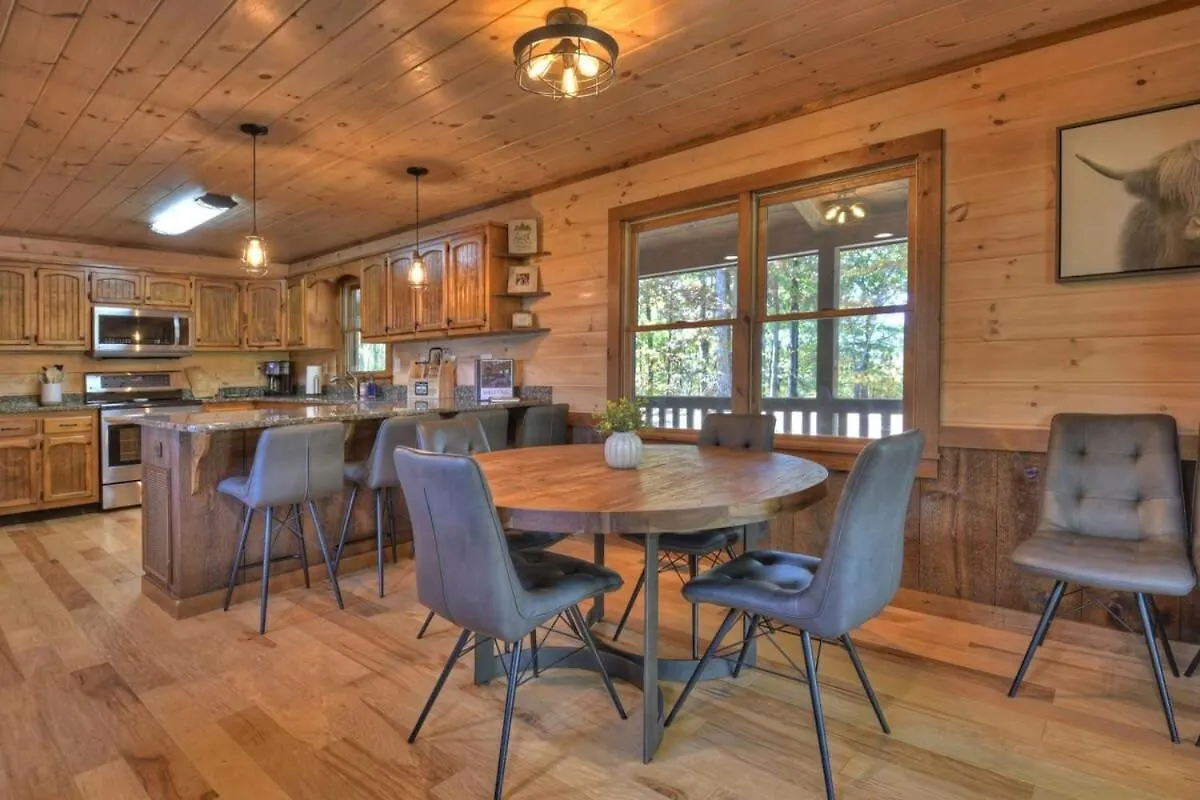 Heavenly Escape In Br Mtns - Hot Tub & Pool Table Holiday home