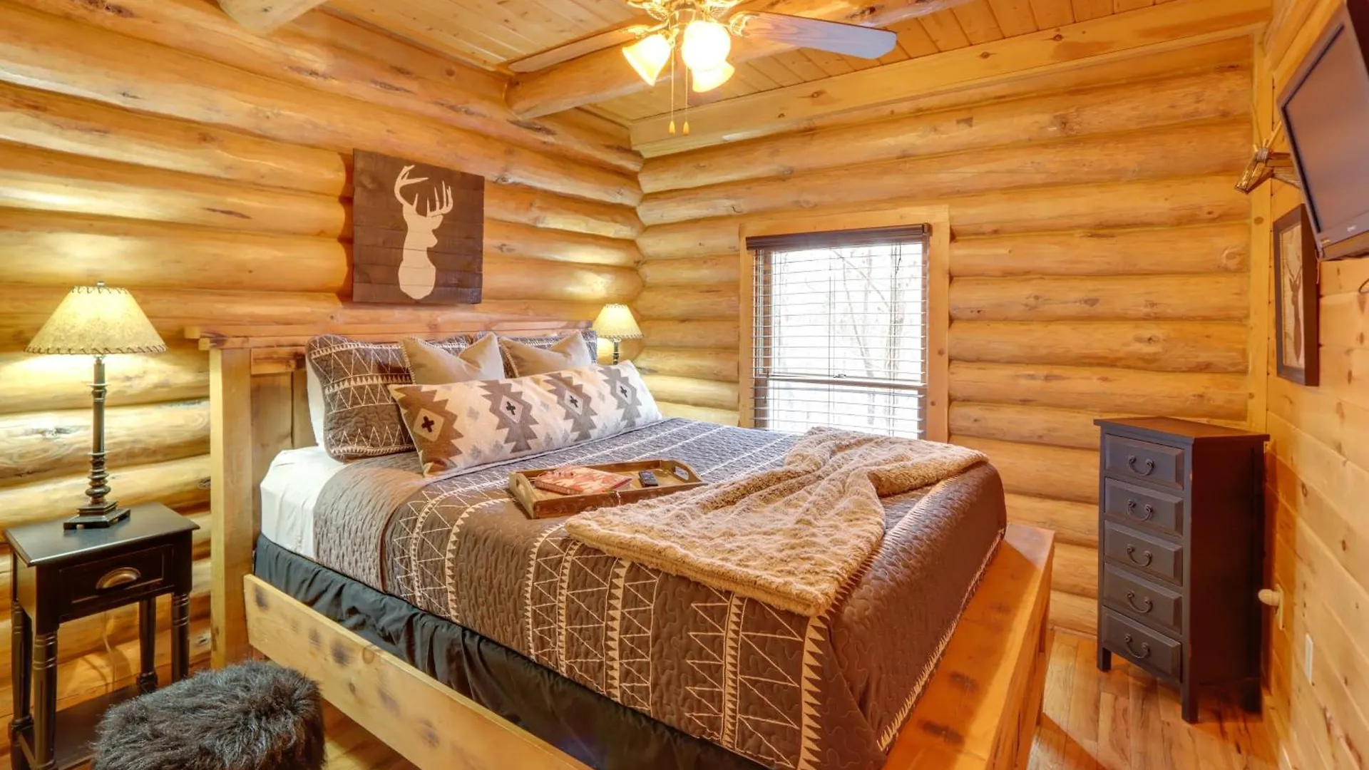 Log With Hot Tub And Game Room!