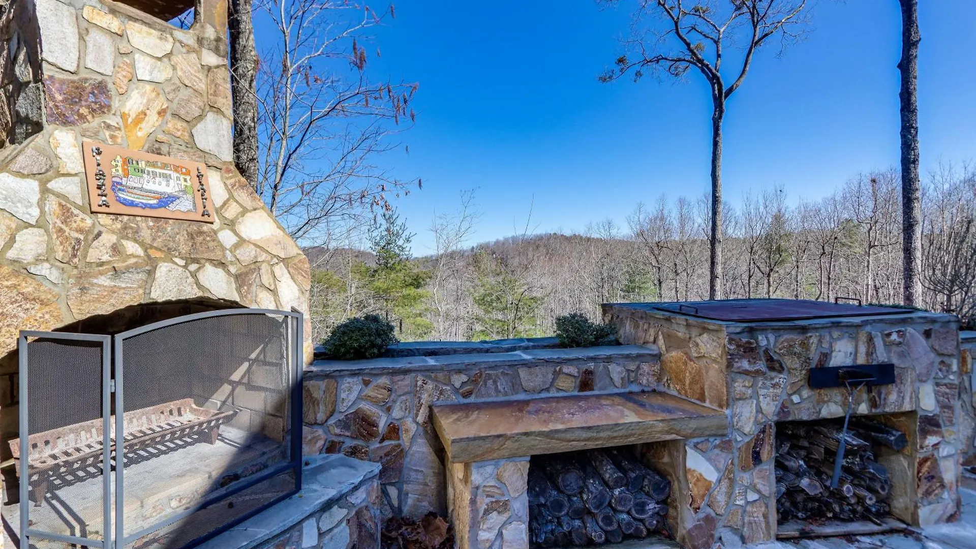 Gorgeous Mountain Retreat Deck And View! Holiday home