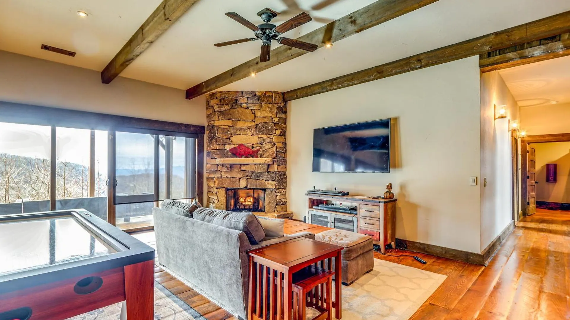 Quiet With Hot Tub, Mountain Views!