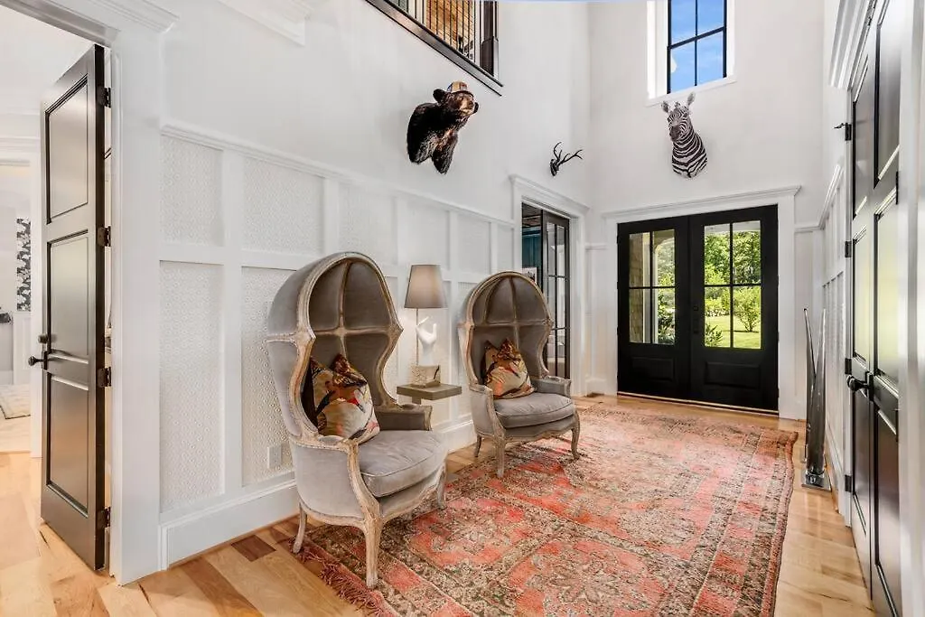 Luxury Mountain Mansion, 7br, 8 King Beds, 10000sf, Views, Pool, Sport Court, Gym, Sauna, Petting Zoo Holiday home *