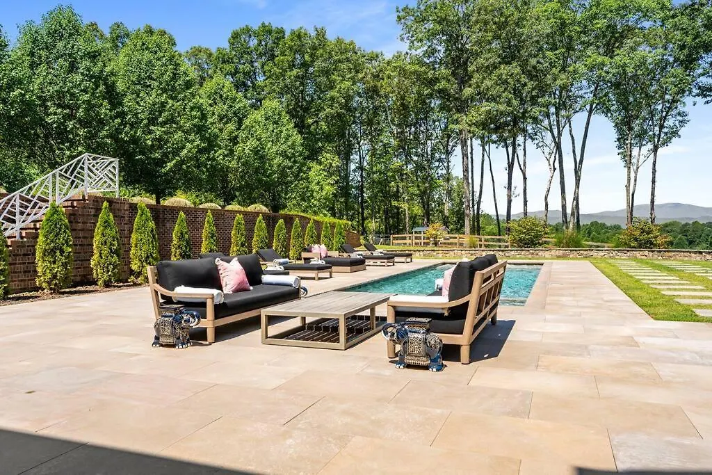 Luxury Mountain Mansion, 7br, 8 King Beds, 10000sf, Views, Pool, Sport Court, Gym, Sauna, Petting Zoo Blue Ridge