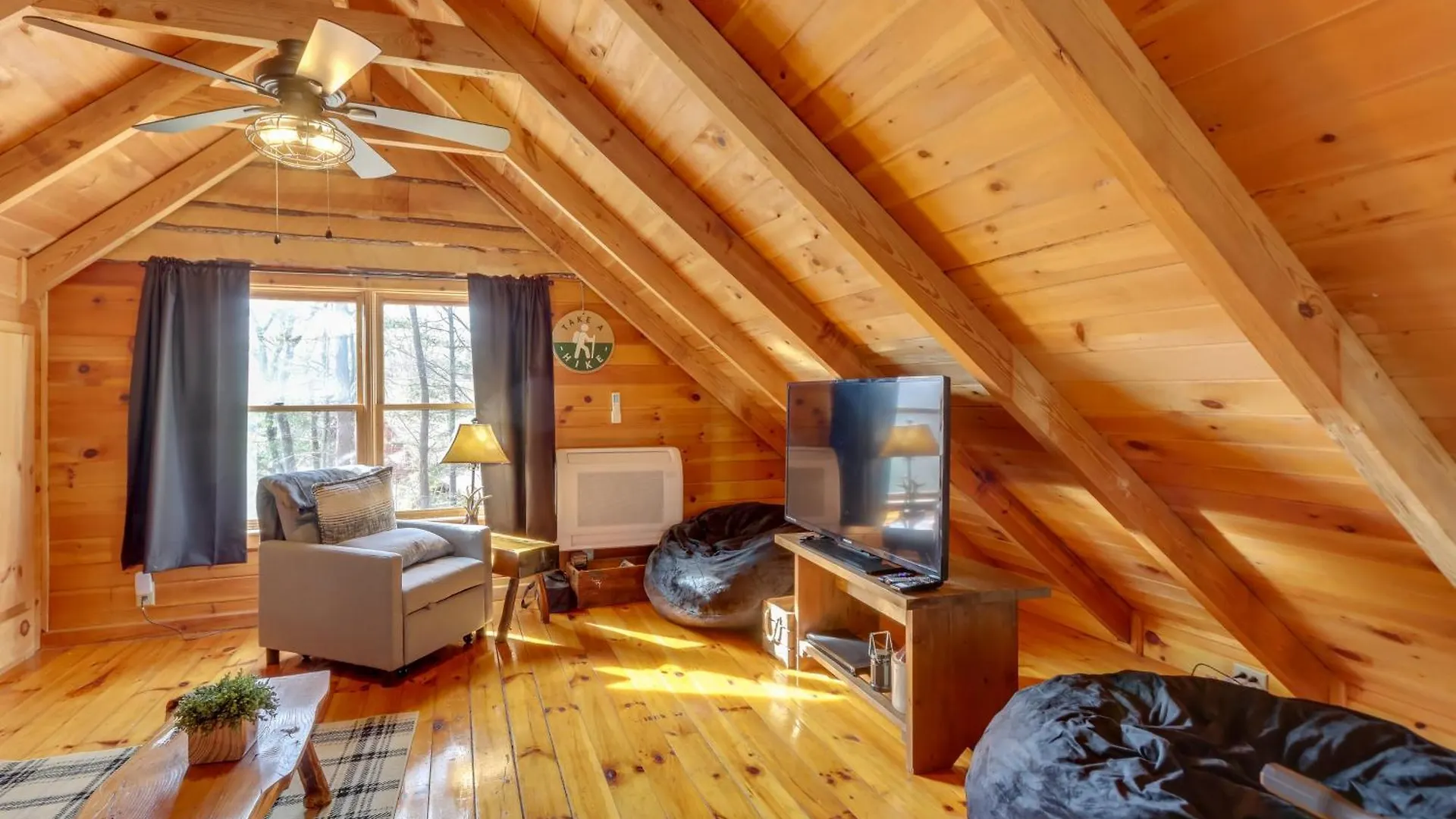 Retreat With Hot Tub And Mountain Views! Holiday home *