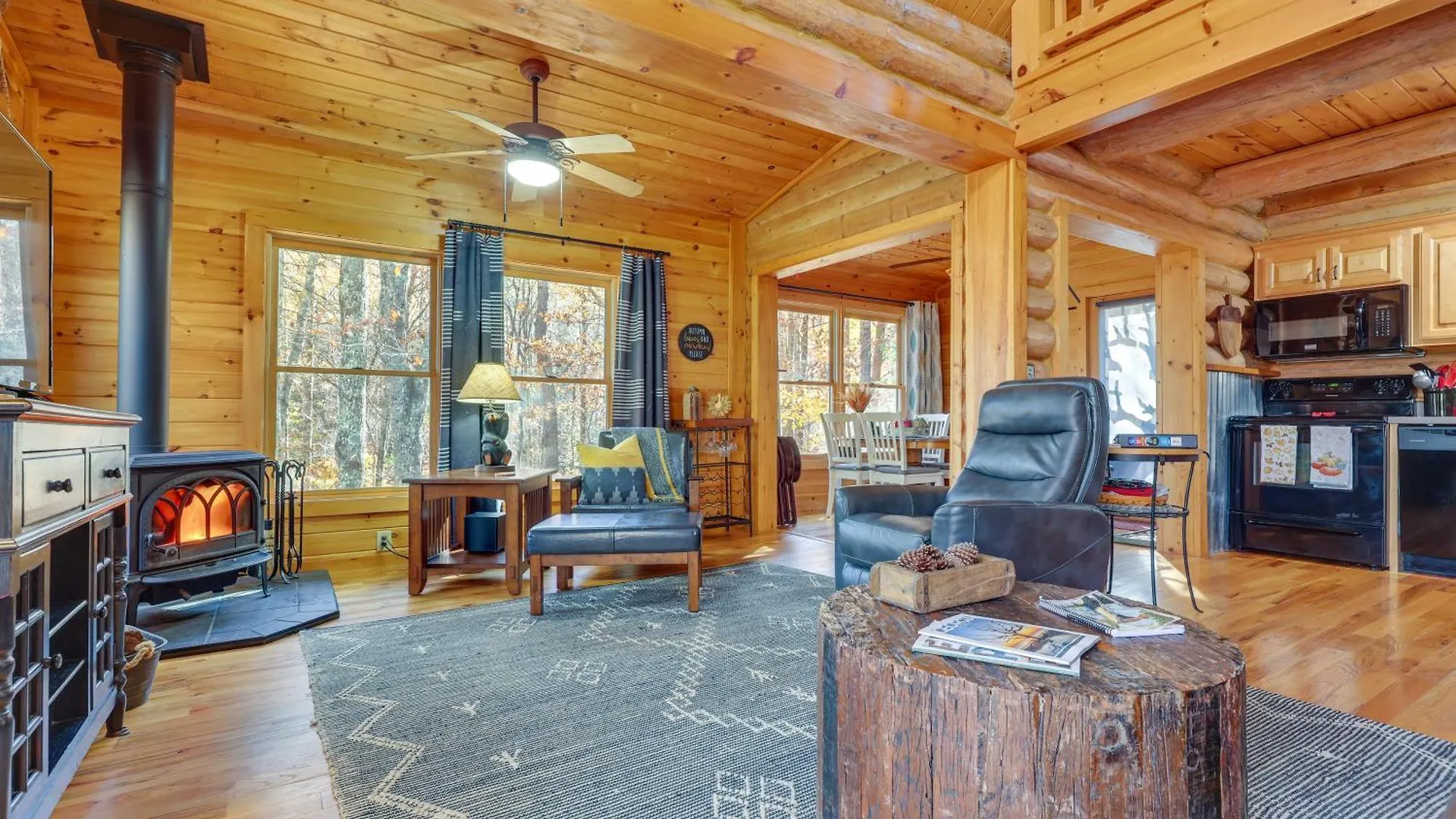 Log With Hot Tub And Game Room! Σπίτι διακοπών *
